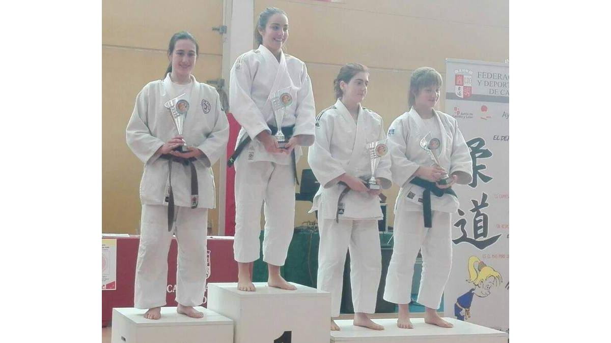 Daniela Agudo subió al podio de la Copa de España cadete. DL