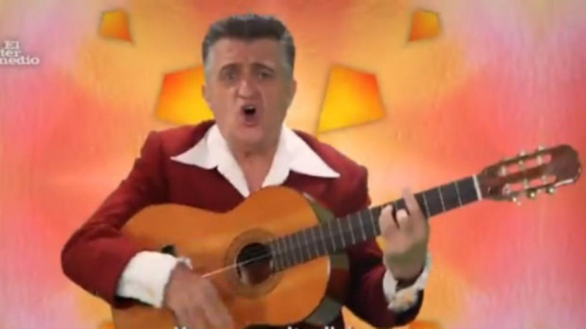 El Gran Wyoming, en el videoclip de Amigos para siempre sobre Cataluña y España.