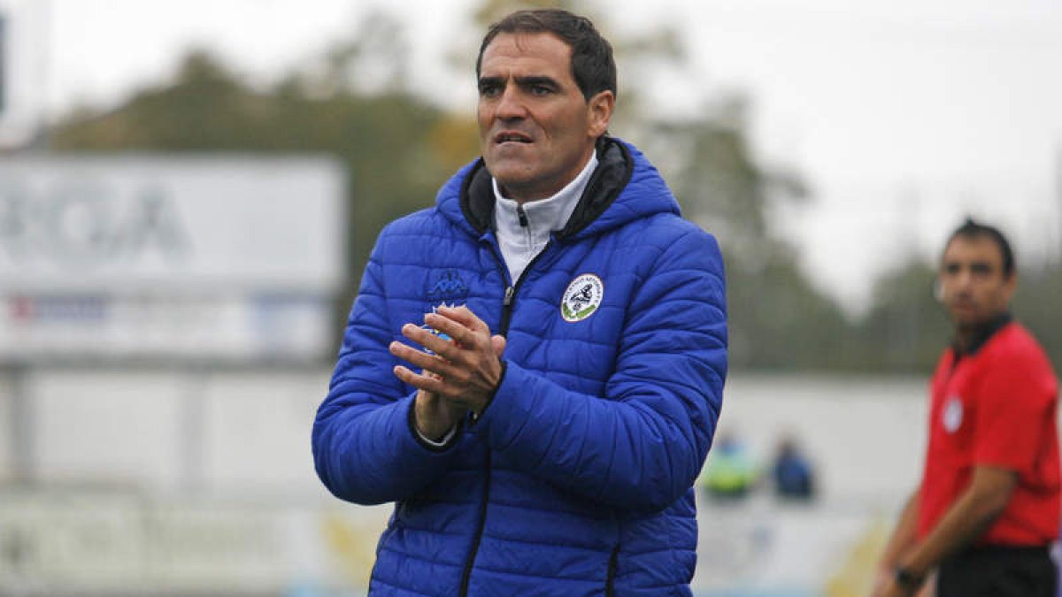 Paulino Martínez podría alinear al mismo once titular que cayó ante el Zamora. F. OTERO PERANDONES