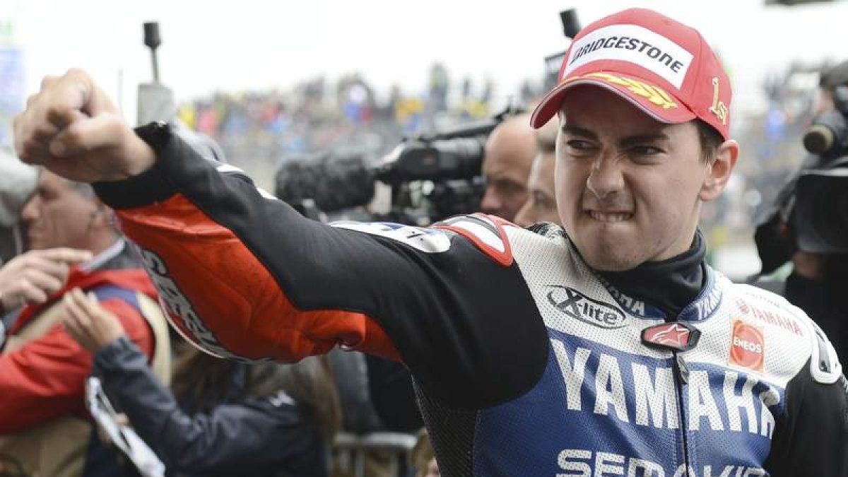 Jorge Lorenzo (Yamaha) celebra su victoria en el Gran Premio de Francia de MotoGP celebrado en el circuito de Le Mans.