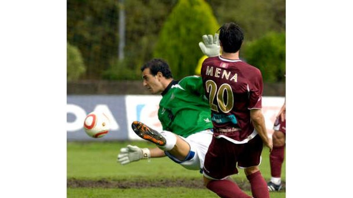 Mena con este remate superaba al portero Ramírez y lograba el primer empate de la Cultural