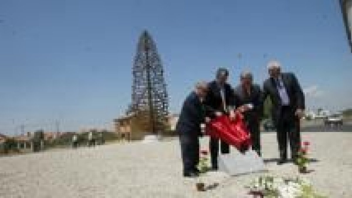 Una banda de música tradicional presidió la marcha desde San Andrés hasta el nuevo monumento