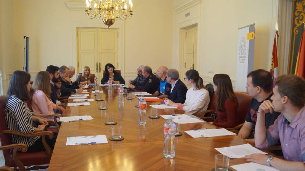 La reunión se celebró en la Subdelegación del Gobierno. DL