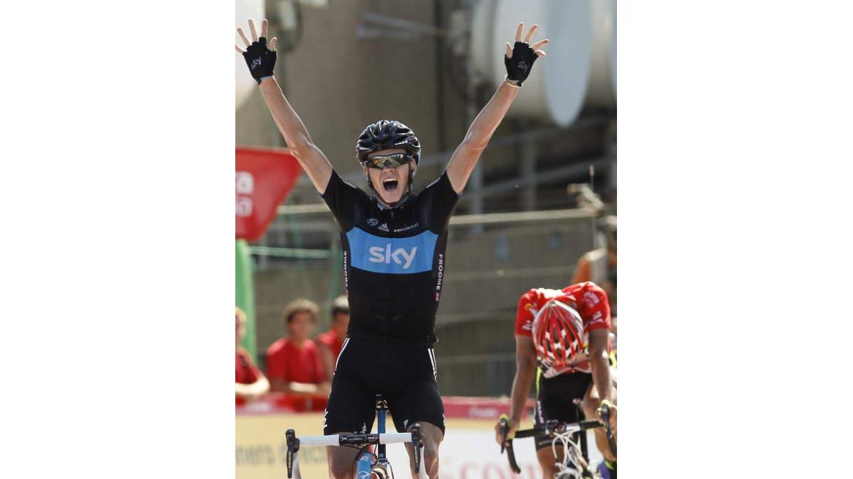 Froome gana la etapa por delante de Cobo, a la derecha.