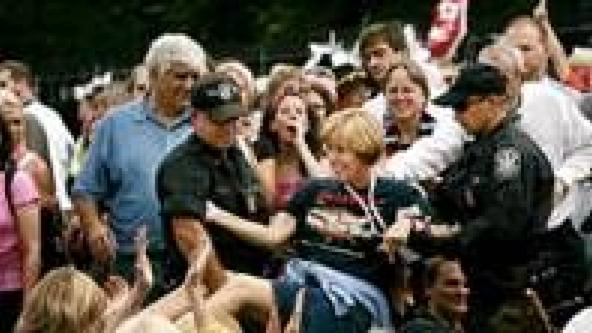 Cindy Sheehan es detenida tras intentar acceder a la Casa Blanca