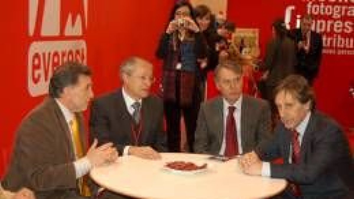 Alejo, Villalba, Francisco Álvarez, en el stand de Everest