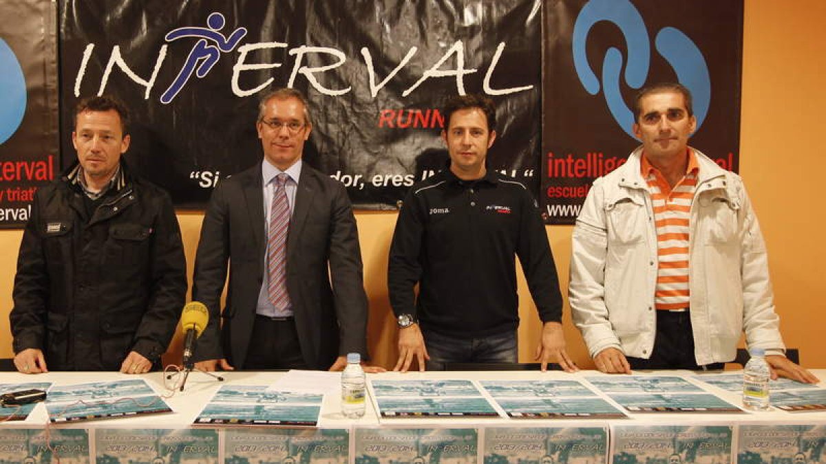 García Ferreras (Interval) junto a los ediles de Deportes.