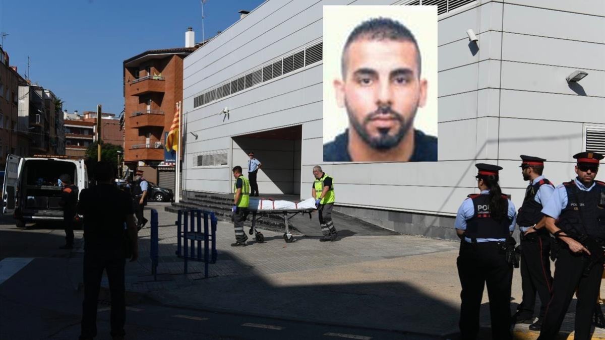 raslado del cadáver de Abdelouahab Taib, que el lunes 20 de agosto, ha asaltado la comisaría de los Mosso en Cornellà.