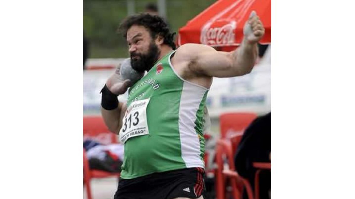 El atleta español realizando un lanzamiento