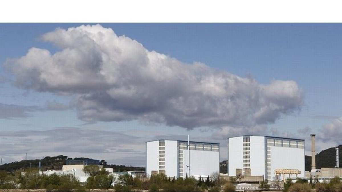 Vista general de la central nuclear de Marcoule, en Chusclan.