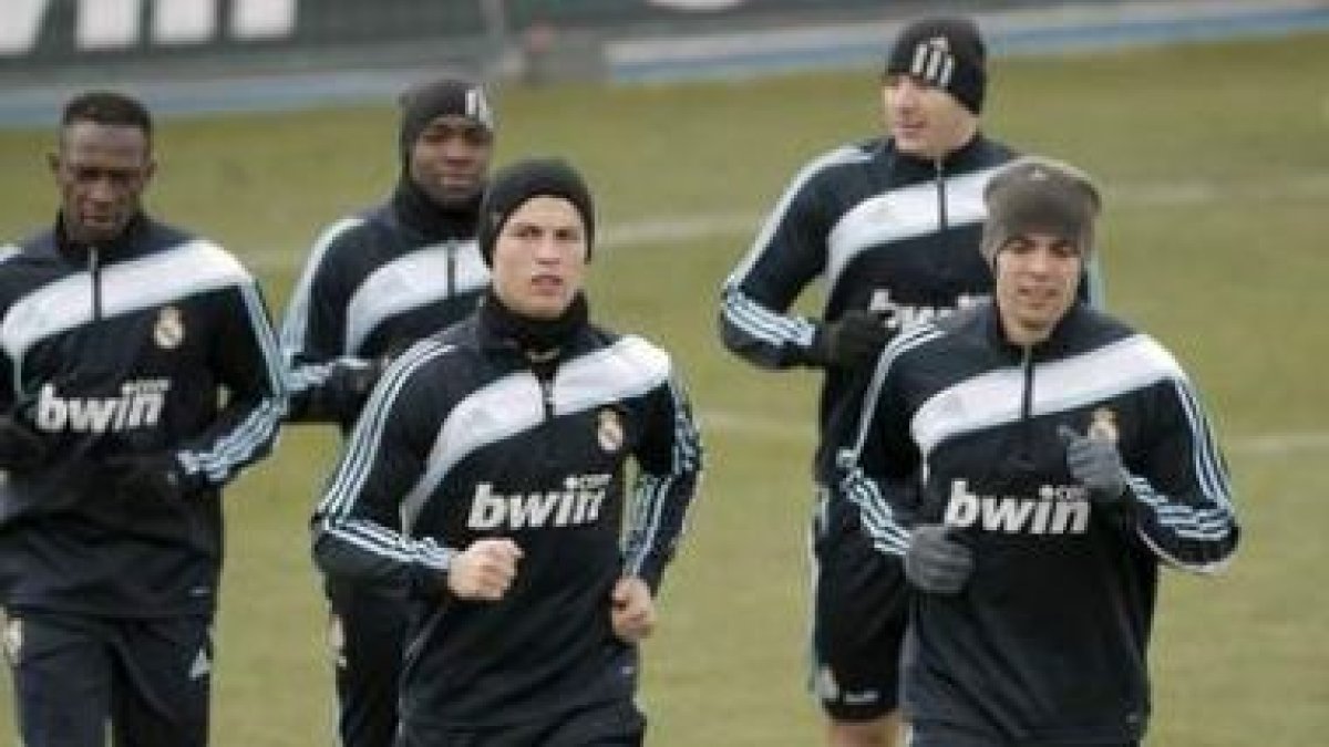 Diarra, Lass, Cristiano Ronaldo, Benzema y Kaká en el entrenamiento de ayer.