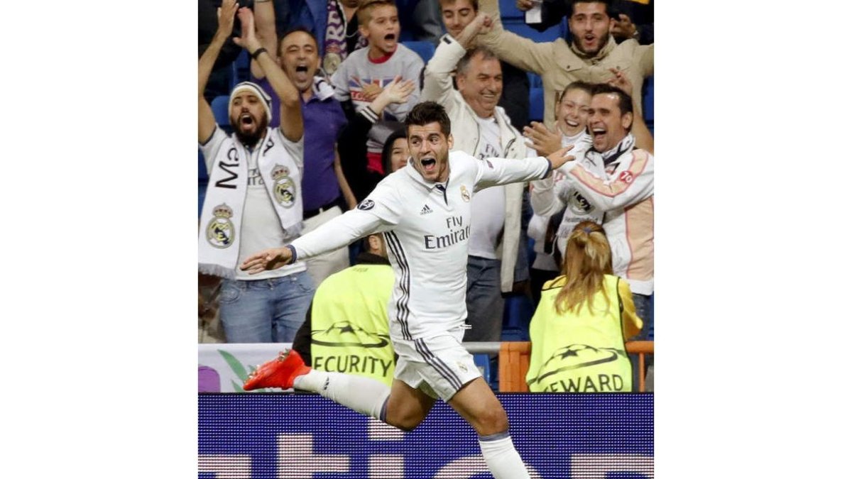 El delantero del Real Madrid, Álvaro Morata, celebra el gol de la victoria. JUANJO MARTÍN
