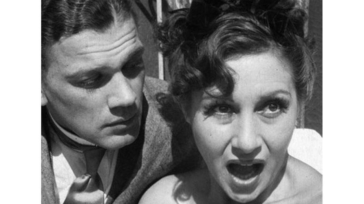 Imágenes de dos de las escenas de esta película, la primera de Orson Welles.