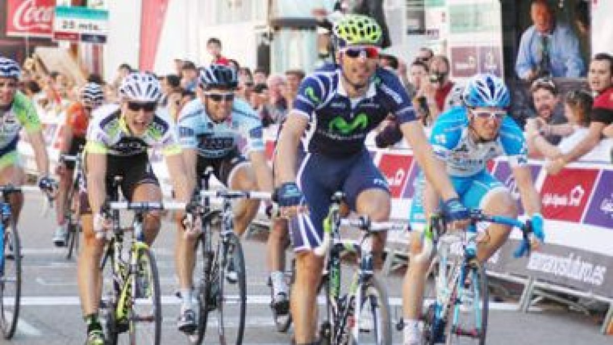 Fran Ventoso se impone al sprint en la primera prueba de la ronda castellano y leonesa.