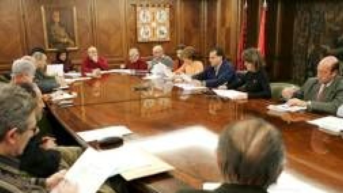 La mesa del consejo del mayor se reunió ayer por primera vez