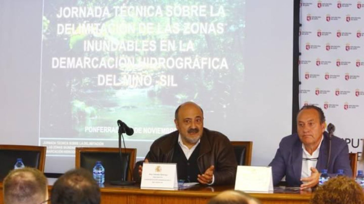 El presidente de la Confederación Hidrográfica del Miño-Sil, José Antonio Quiroga, junto al diputado provincial de Cooperación y SAM, Alfonso Arias.
