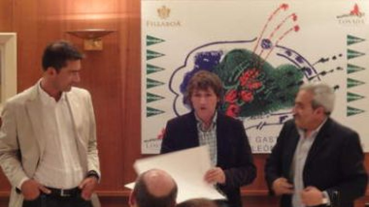 Guillermo Prada y Amancio Fernández, junto a Ramón Villa.