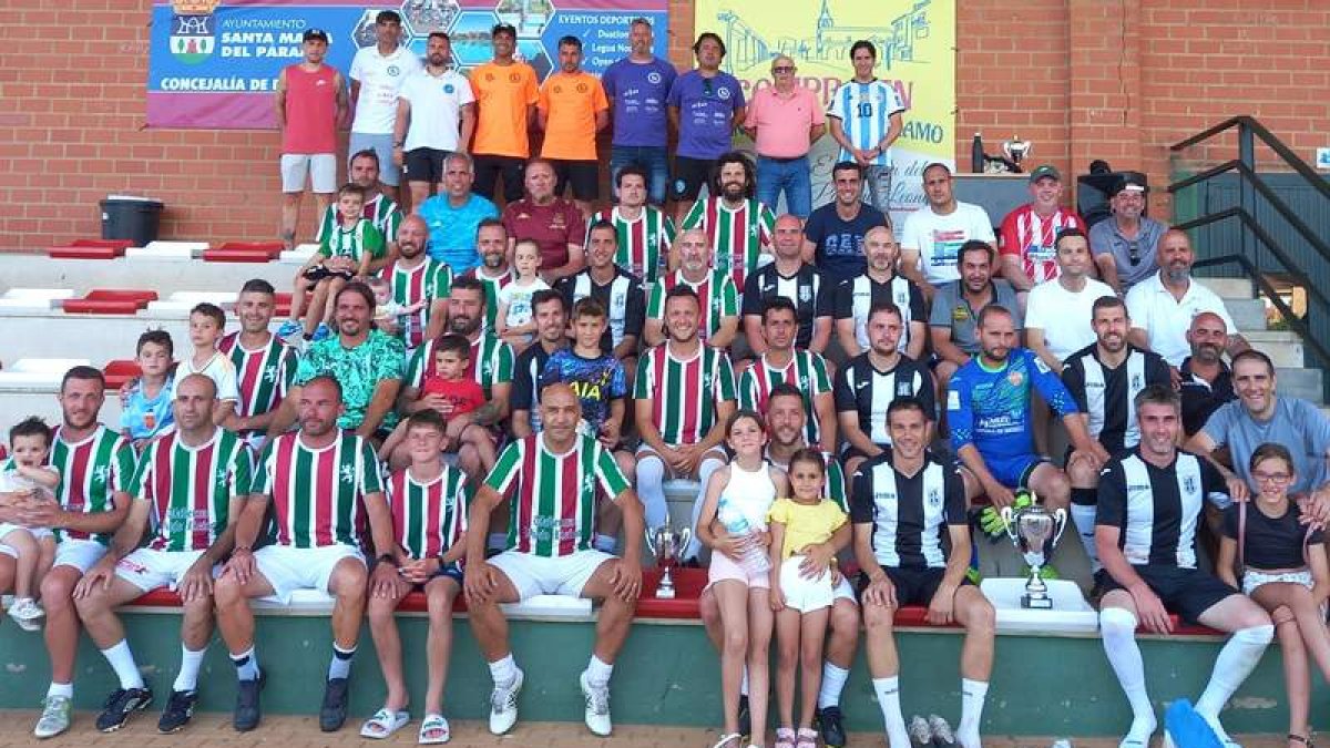 Los finalistas del Torneo de Veteranos de Santa María del Páramo. DL