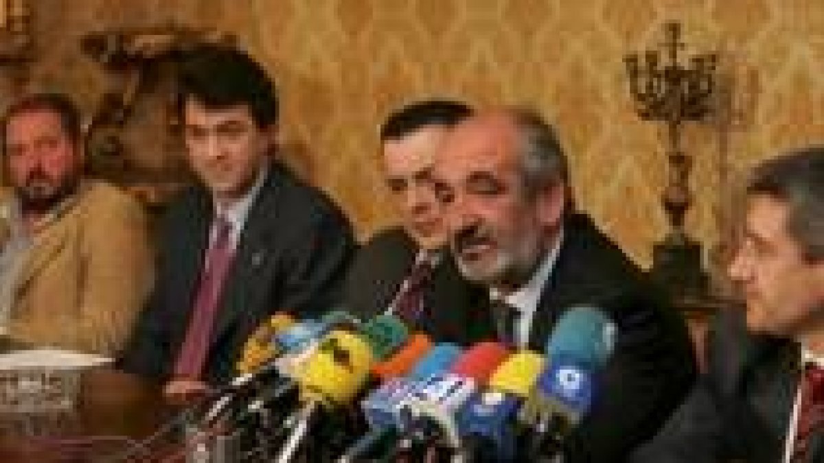 Ignacio Tejera, Martínez Majo, Saurina, Santos Llamas y Francisco Fernández, ayer en rueda de prensa