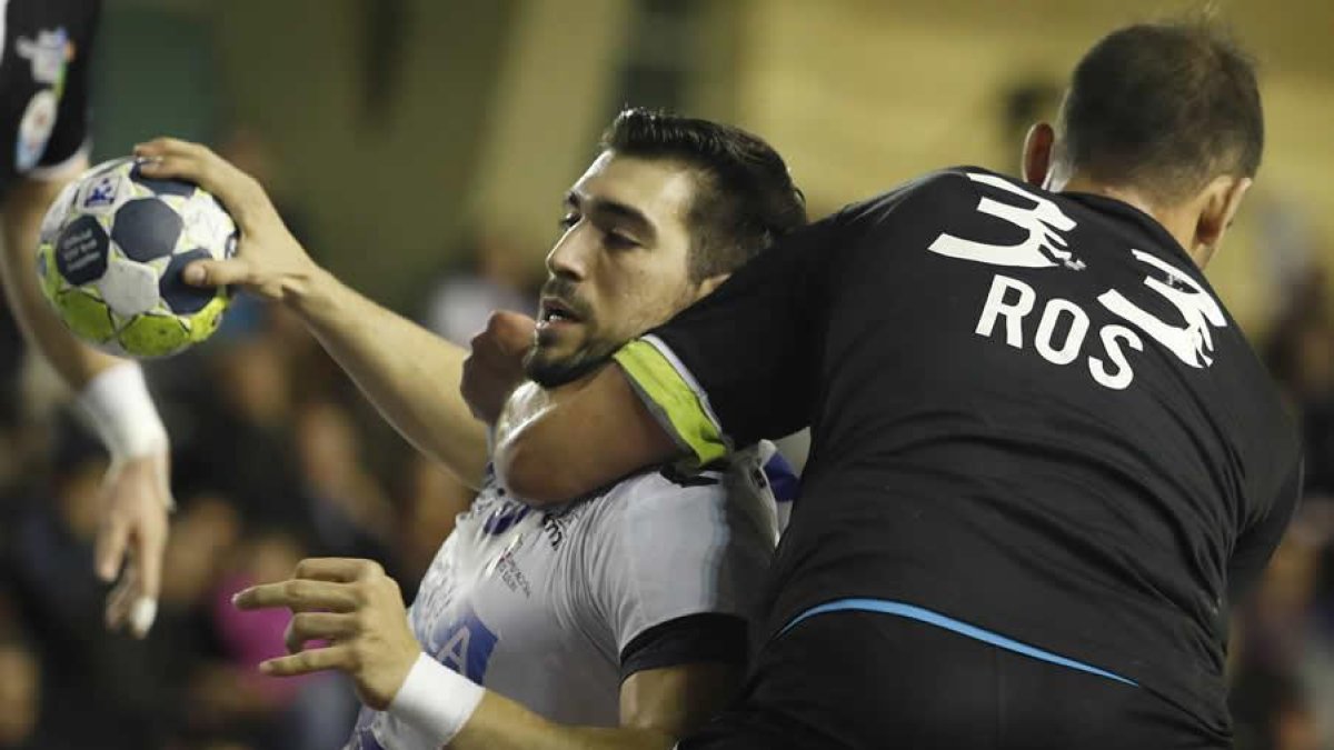 Juanjo Fernández durante un partido de esta temporada.