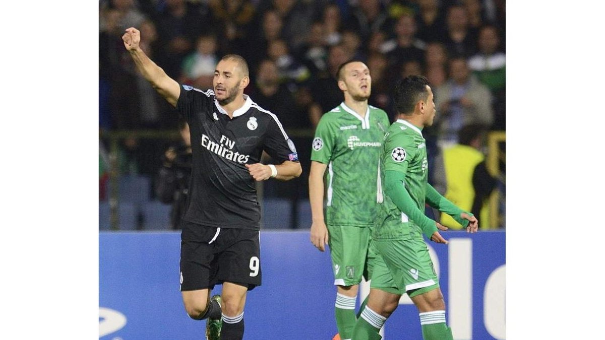 Karim Benzema celebra el 1-2 ante el Ludogorets durante el partido de la Liga de Campeones.