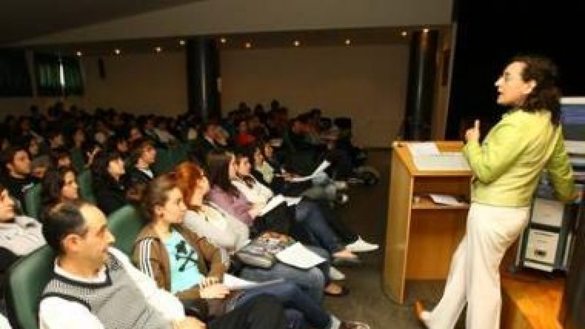Más de 300 alumnos asistieron a la jornada de puertas abiertas organizada en el campus del Bierzo
