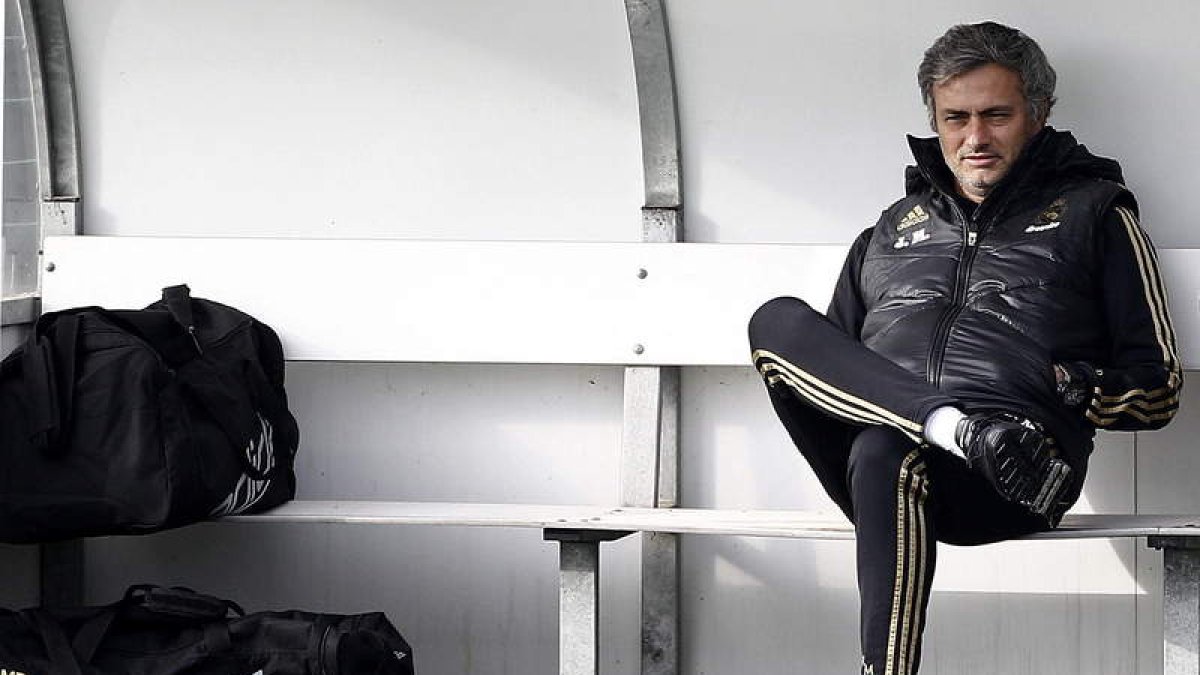 Mourinho, durante el entrenamiento realizado ayer.