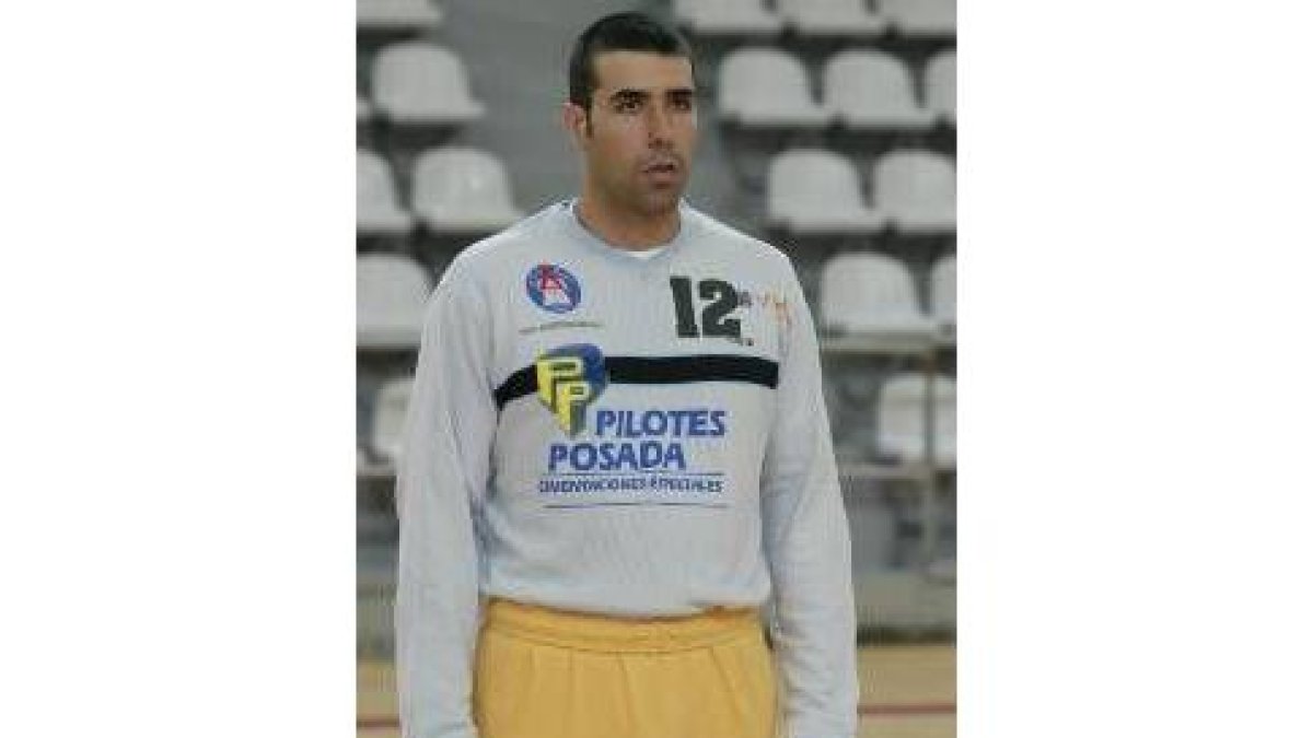 Rogelio, en la presentación oficial del Academia Octavio-Pilotes Posada