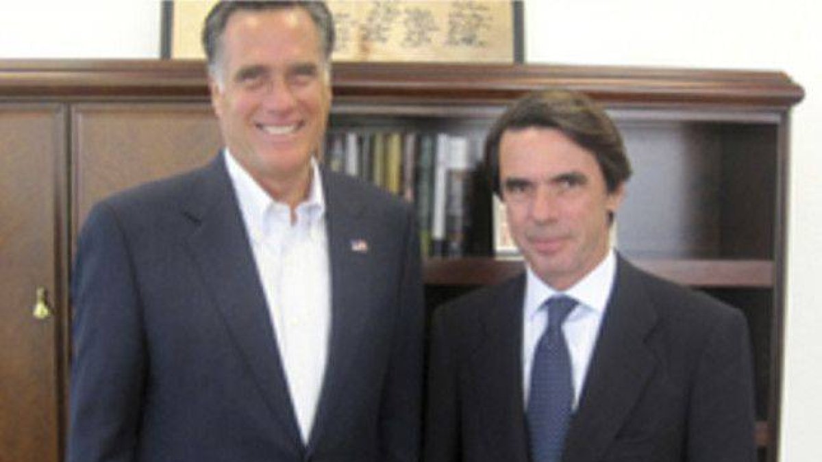Mitt Romney y el expresidente José María Aznar, durante el encuentro que han mantenido en Boston.