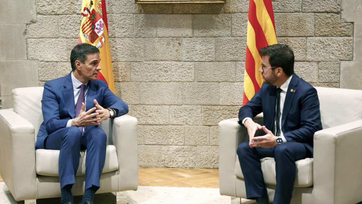 Pedro Sánchez y Pere Aragonès, en el Palau de la Generalitat este jueves. QUIQUE GARCÍA