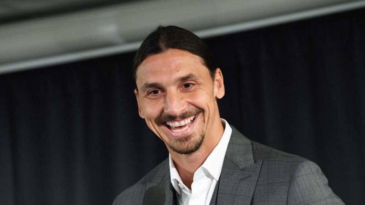 El futbolista sueco Ibrahimovic, antes de inaugurar en Malmo su propia estatua. JOHAN NILSSON
