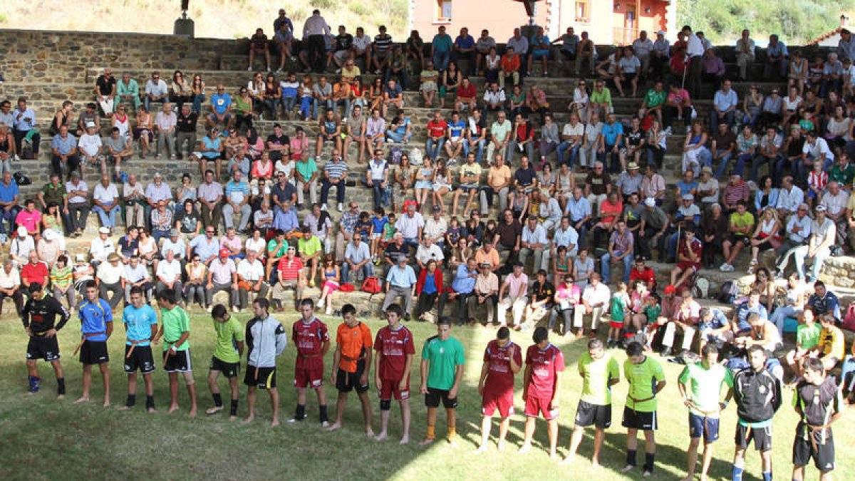Buena asistencia de público en el corro de Quintanilla, celebrado en el corro riañés como final de la maratón de agosto.