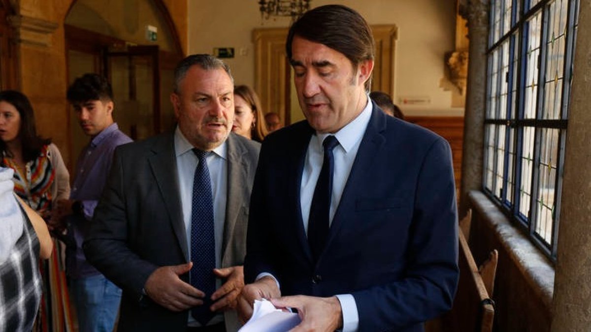 Suárez-Quiñones y Morán, hoy antes de la reunión. FERNANDO OTERO PERANDONES