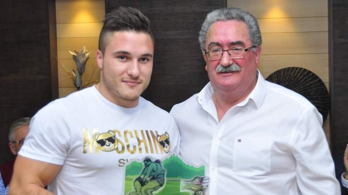 Guillermo González, campeón provincial de pesados; Moisés Vega, campeón provincial de medios; y Víctor Llamazares, campeón provincial de ligeros. ÁLVARO QUIÑONES