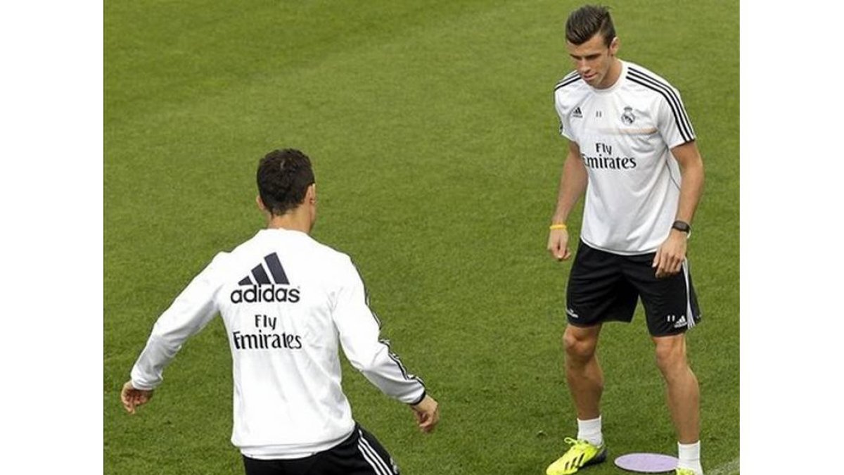 Bale, en el calentamiento del domingo, en el que se lesionó.