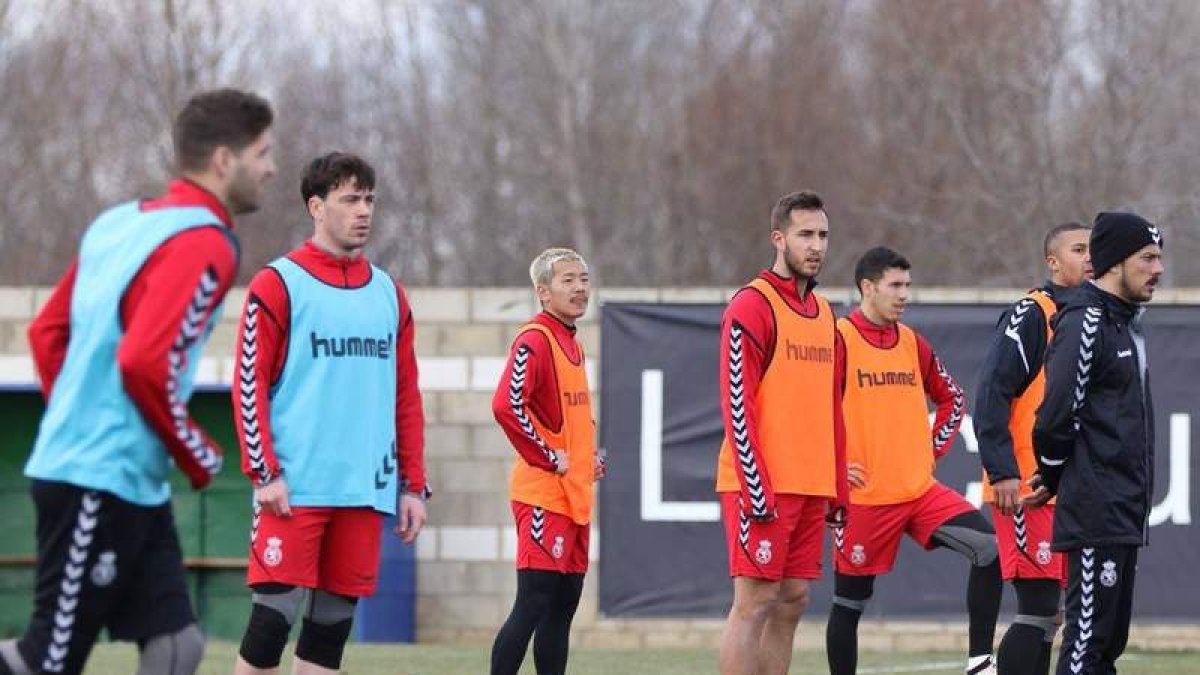 El entrenador Rubén de la Barrera abandera al equipo culturalista de cara a cosechar una necesaria victoria en El Alcoraz. MARCIANO PÉREZ