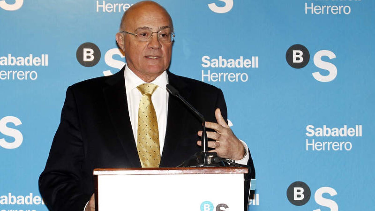 Josep Oliu respondió a las preguntas de los empresarios leoneses.