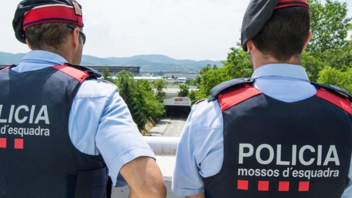 Un par de Mossos dEsquadra.
