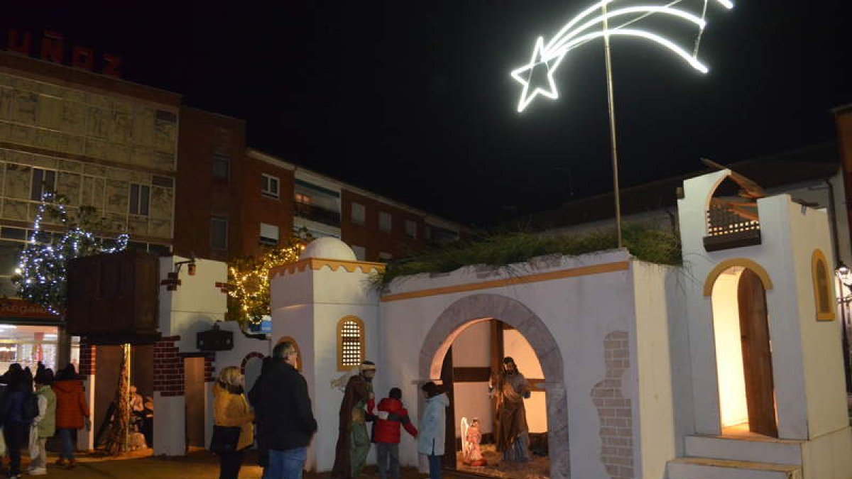 El mercado navideño de Valencia de Don Juan abrió sus puertas el pasado 15 de diciembre.