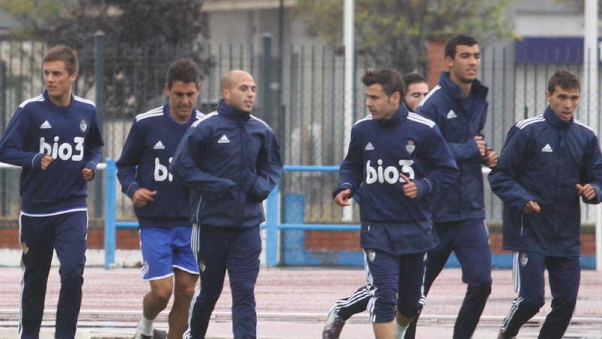 La Deportiva entrenó ayer y descansa hoy. Mayordomo, Dídac, Santamaría y Carpio son dudas para el encuentro de Soria.