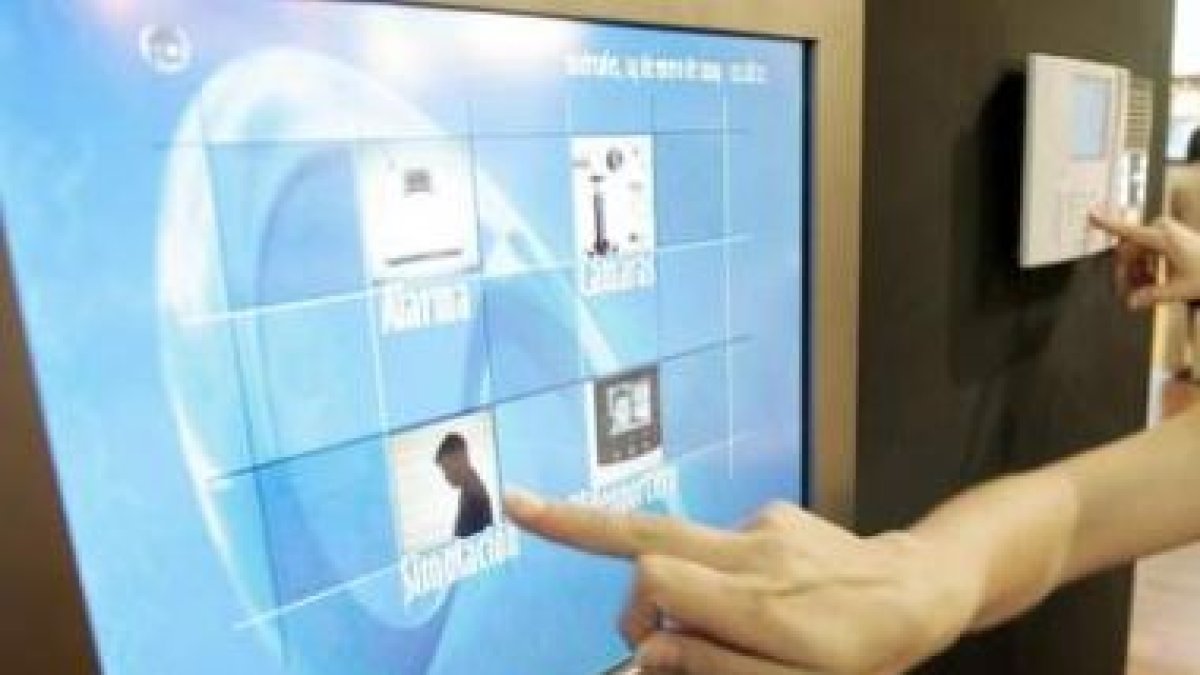 Los controles se podrán efectuar desde un dispositivo táctil.