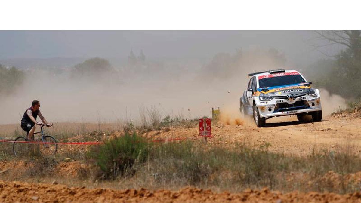 El Campeonato de España de Rallyes empezó fuerte en Astorga con más de 60 pilotos dispuestos a luchar por un lugar en el cuadro de honor. JESÚS F. SALVADORES