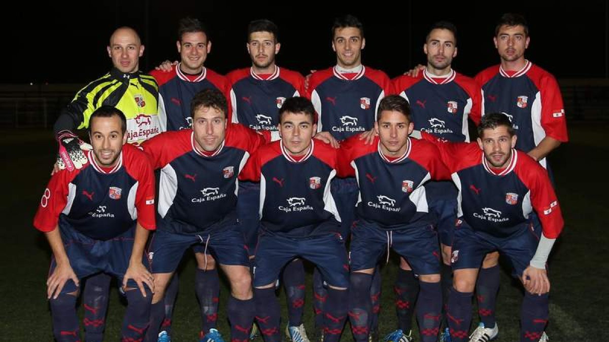 Formación de la selección de Castilla y León que se enfrentó a la Cultural el pasado jueves.