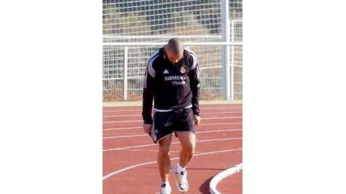 Ronaldo corriendo en la Ciudad de Fútbol, en una fotografía de archivo