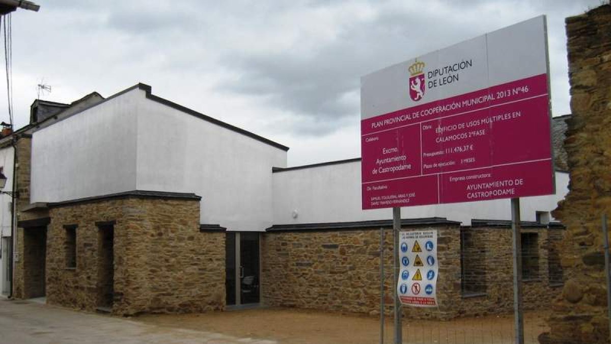 La Diputación y el Ayuntamiento de Castropodame han financiado la construcción.