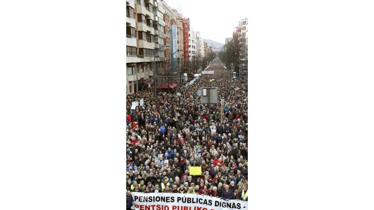Asistentes a la manifestación celebrada en Bilbao. LUIS TEJIDO