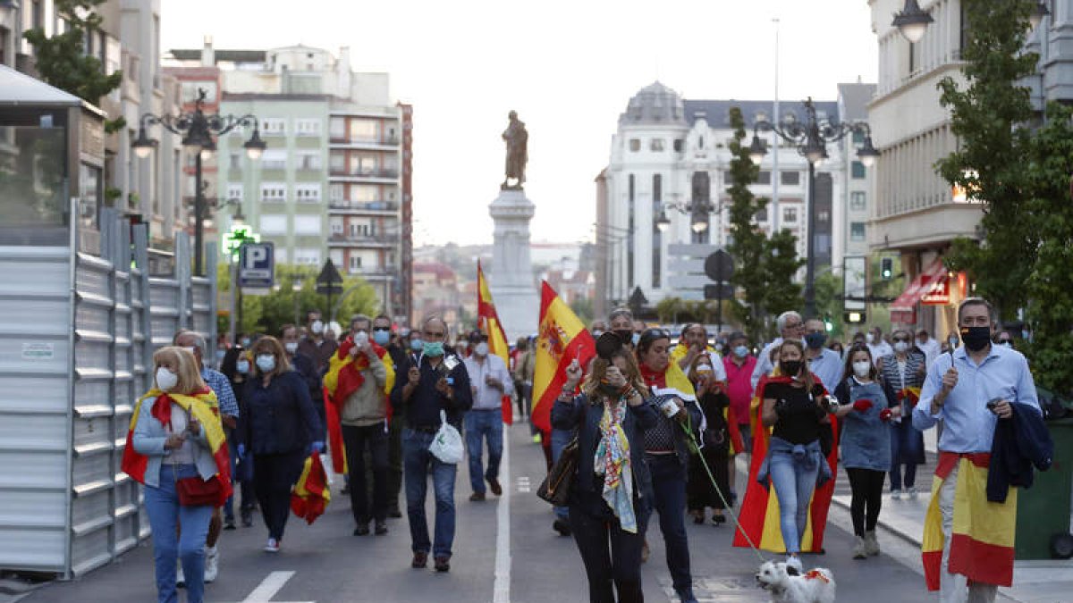 Una imagen de la movilización de ayer tarde, en Ordoño II. FERNANDO OTERO