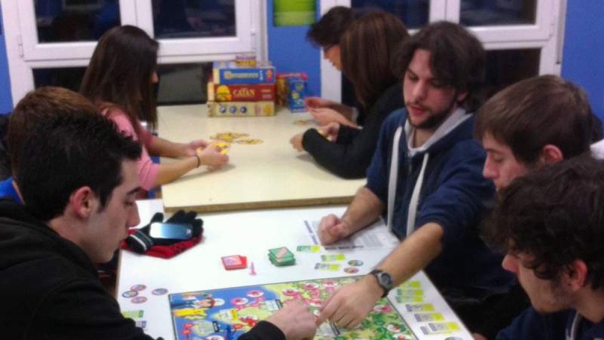 El programa ofrece juegos de mesa alternativos a las consolas. DL
