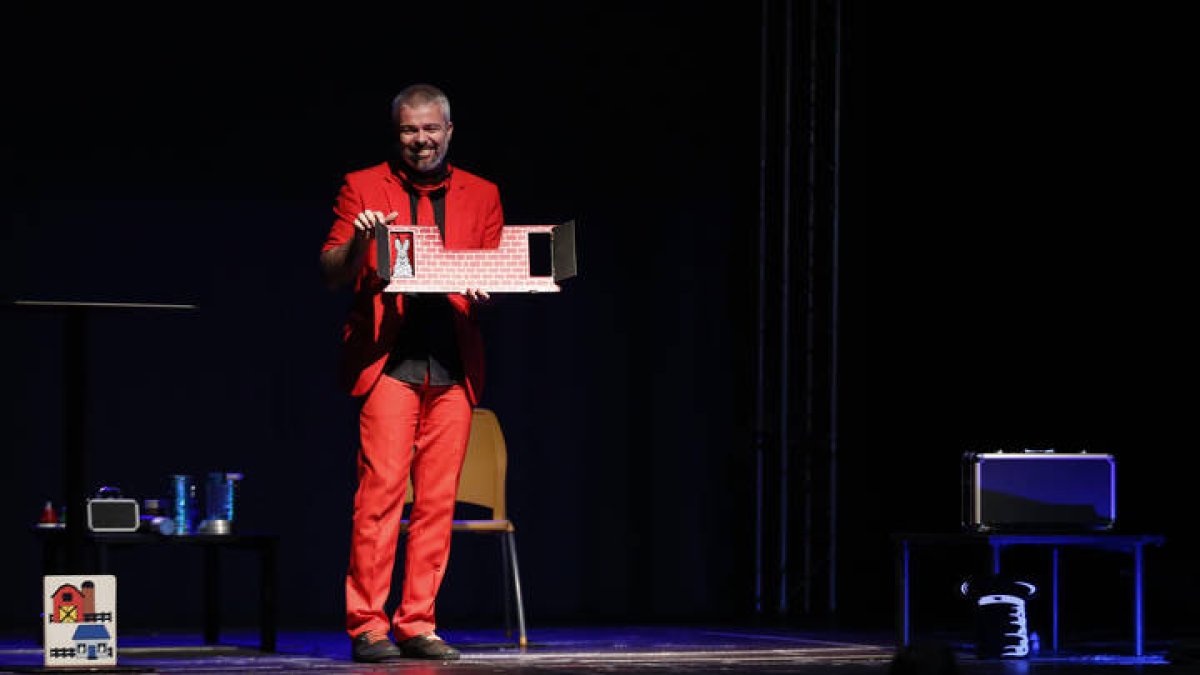 Espectáculo de magia en Espacio Vías. F. Otero Perandones.