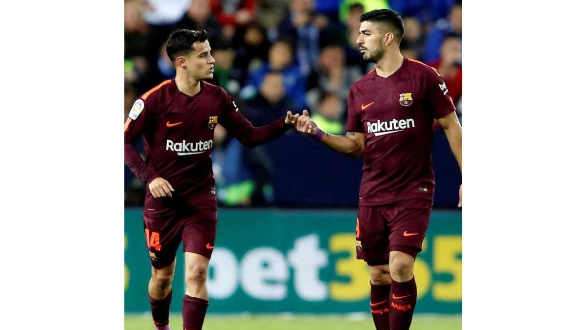 Coutinho y Luis Suárez se vistieron de Leo Messi para sumar los tres puntos en La Rosaleda. C. DÍAZ